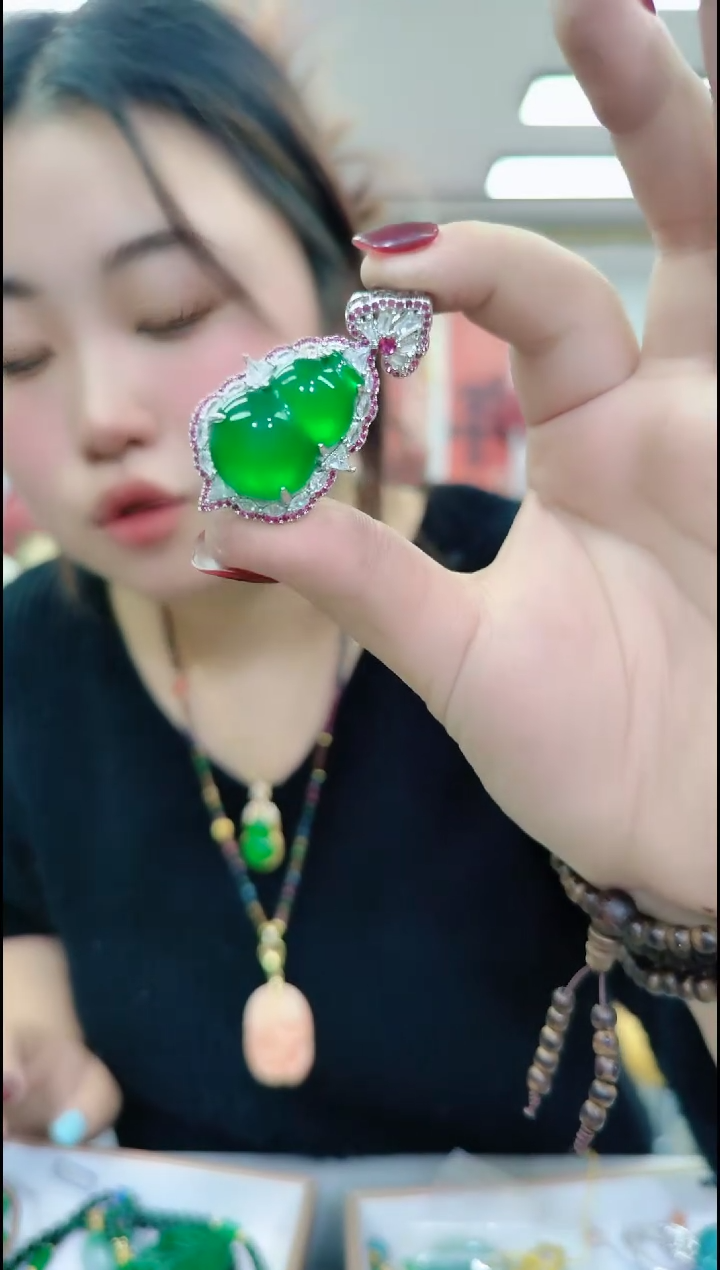 【闪购商品】石英质玉颈饰合金16108 绿色葫芦