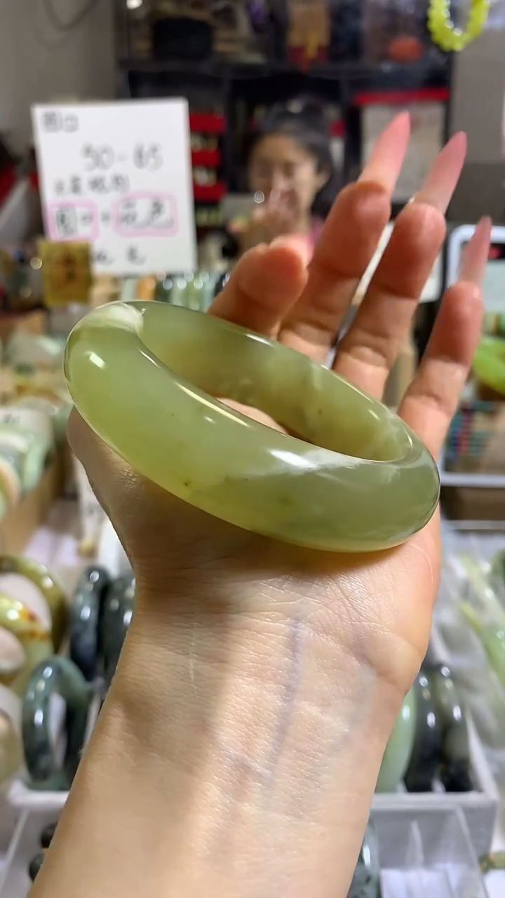 未镶嵌岫玉手镯34 56+  包容