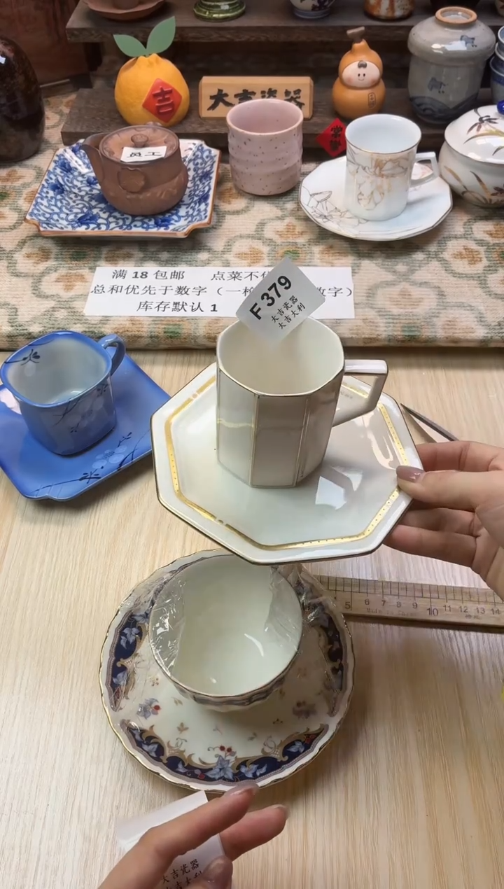 瓷器小**️    F379