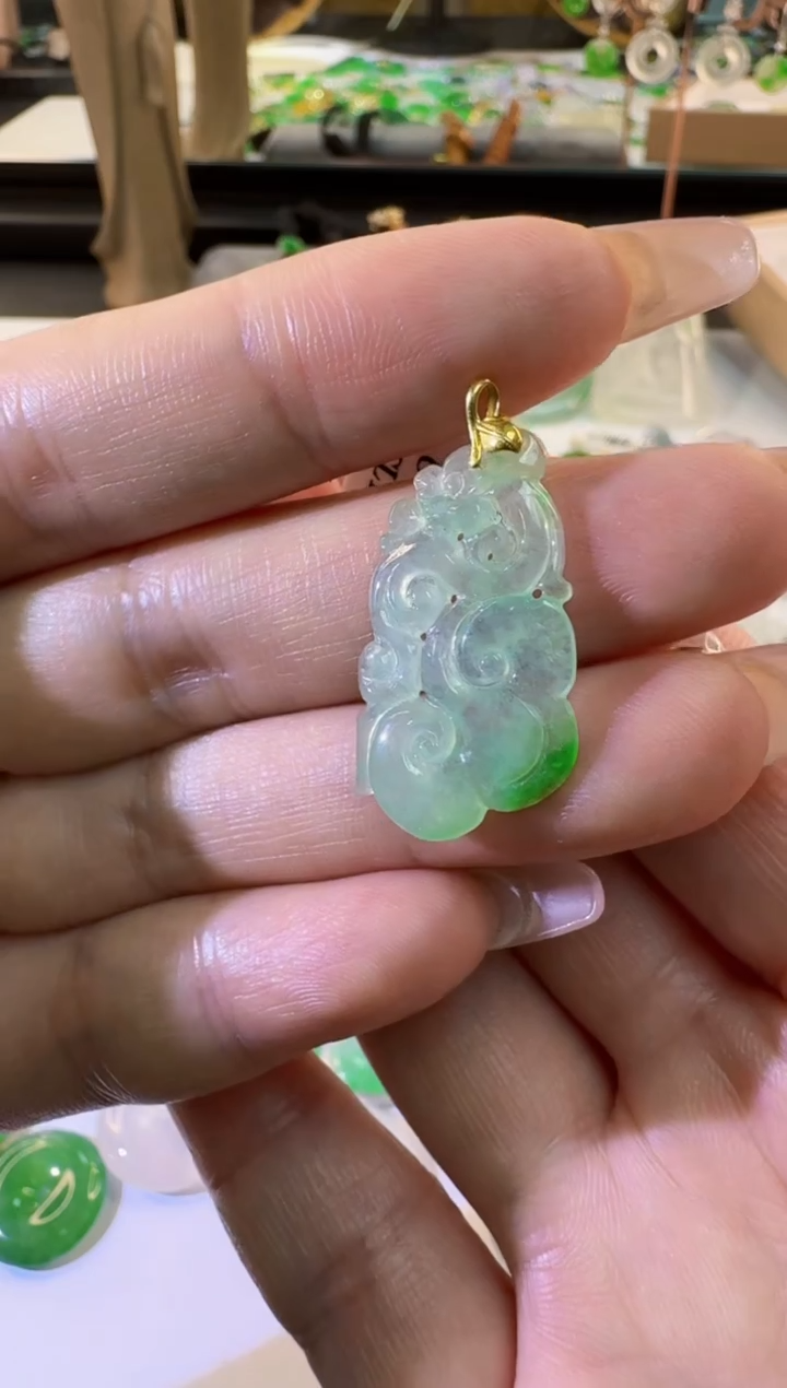 【闪购商品】翡翠颈饰18K金镶嵌缅甸翡翠A货挂件