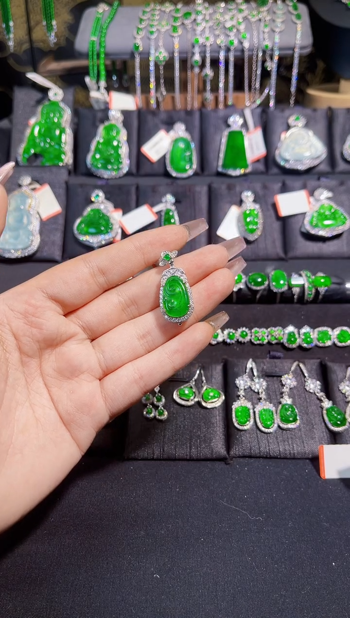 【闪购商品】翡翠颈饰银S925镶嵌如意吊坠