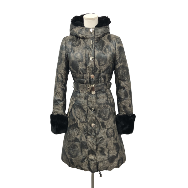 妃鱼/范思哲/聚酯纤维/羽绒服/95新/琰一26