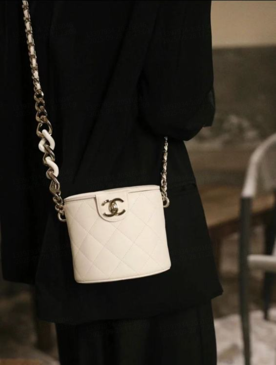 95新 Chanel/香奈儿 白雪公主金扣陶瓷链条化妆包 底长15 29开