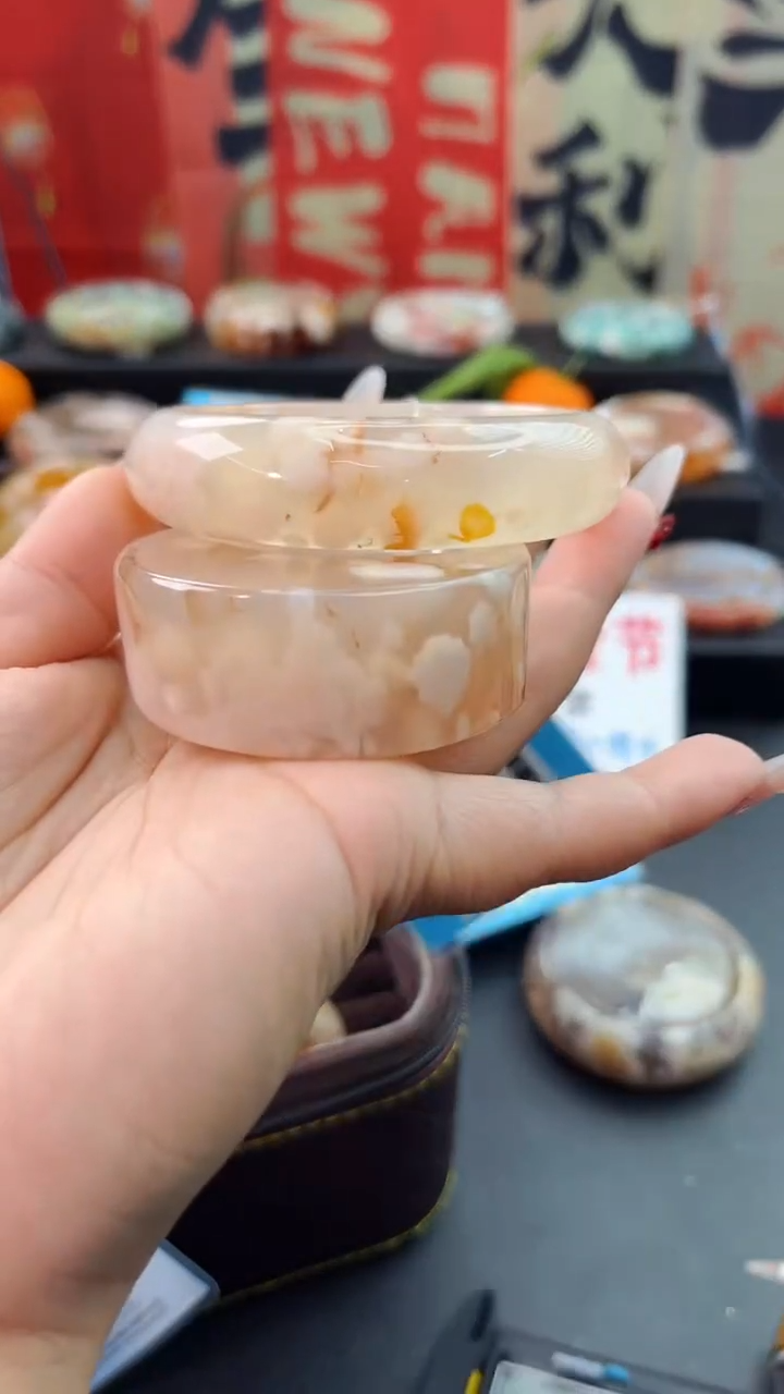 【闪购商品】石英质玉手镯未镶嵌赠送镯心（57圈口）