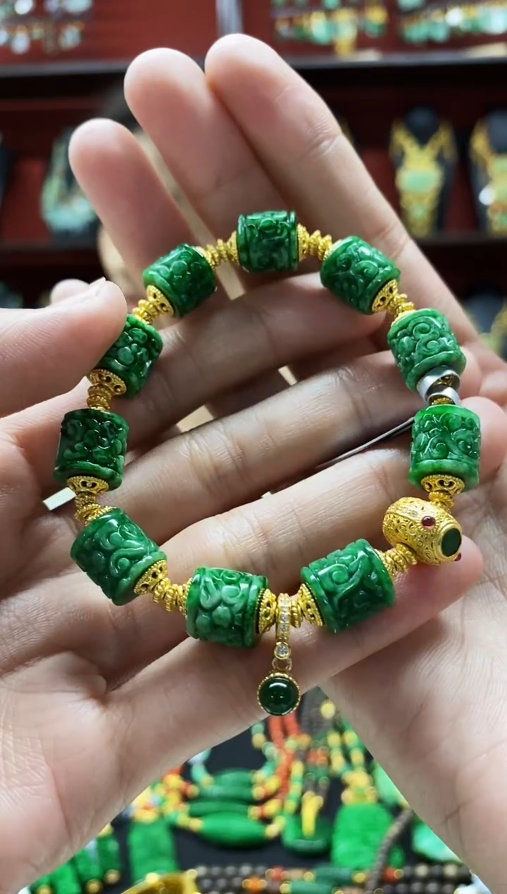 颈饰未镶嵌翡翠手串