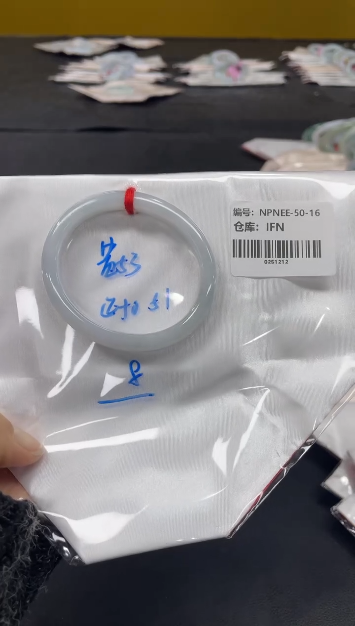 未镶嵌手镯翡翠翡翠手镯