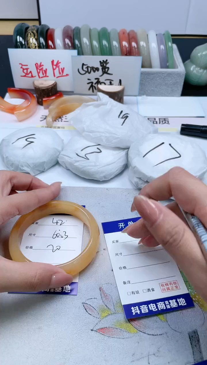 【闪购商品】石英质玉手镯未镶嵌42/60.3