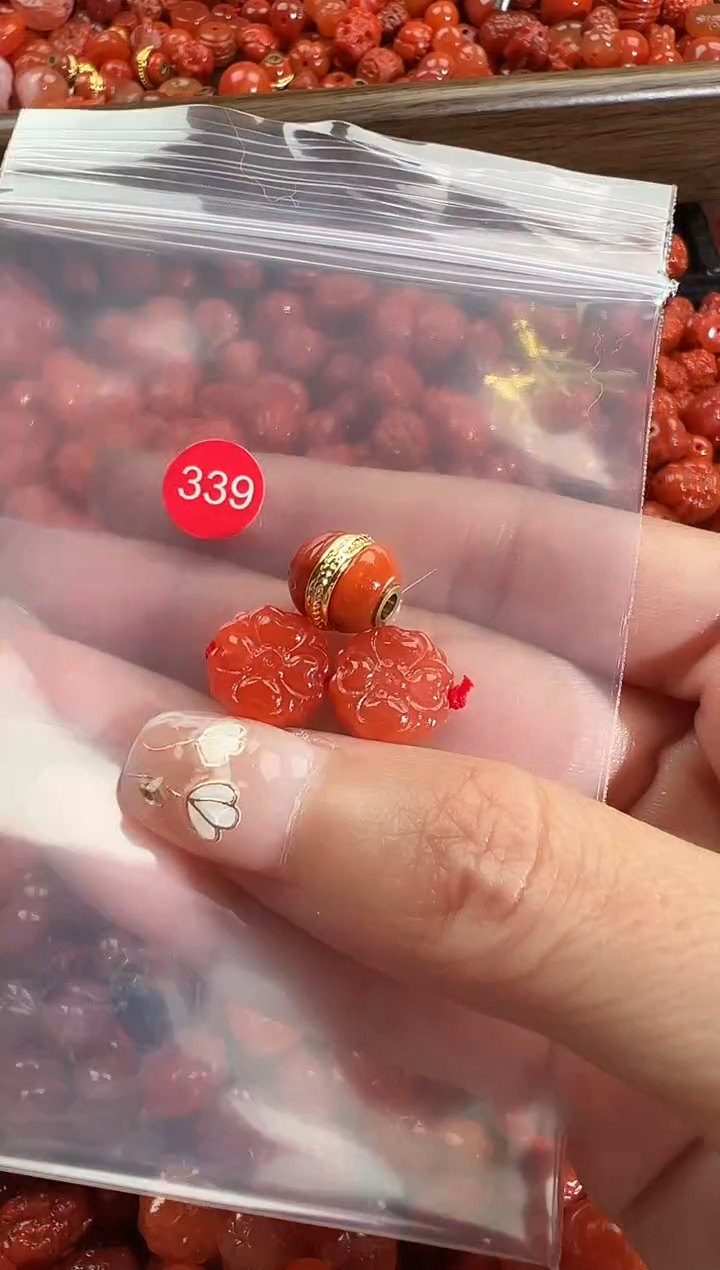 颈饰未镶嵌南红玛瑙1