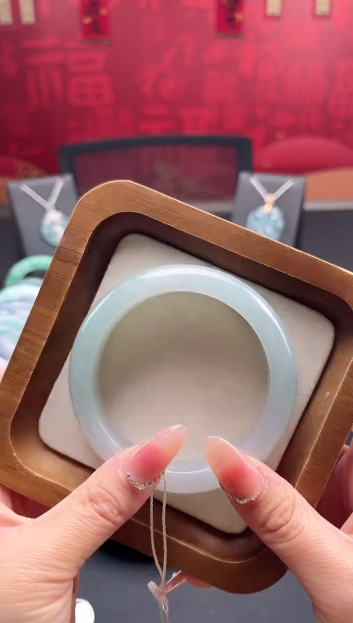 【闪购商品】翡翠手镯未镶嵌手镯