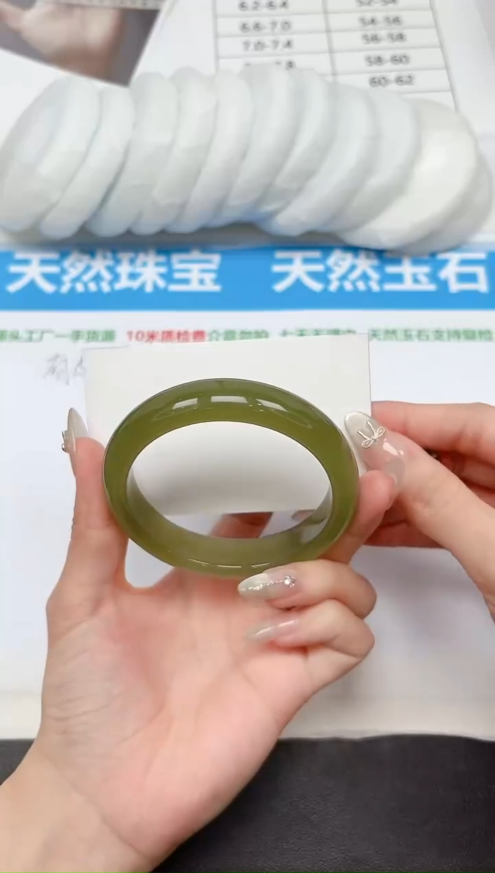 未镶嵌手镯石英质玉45-60.3