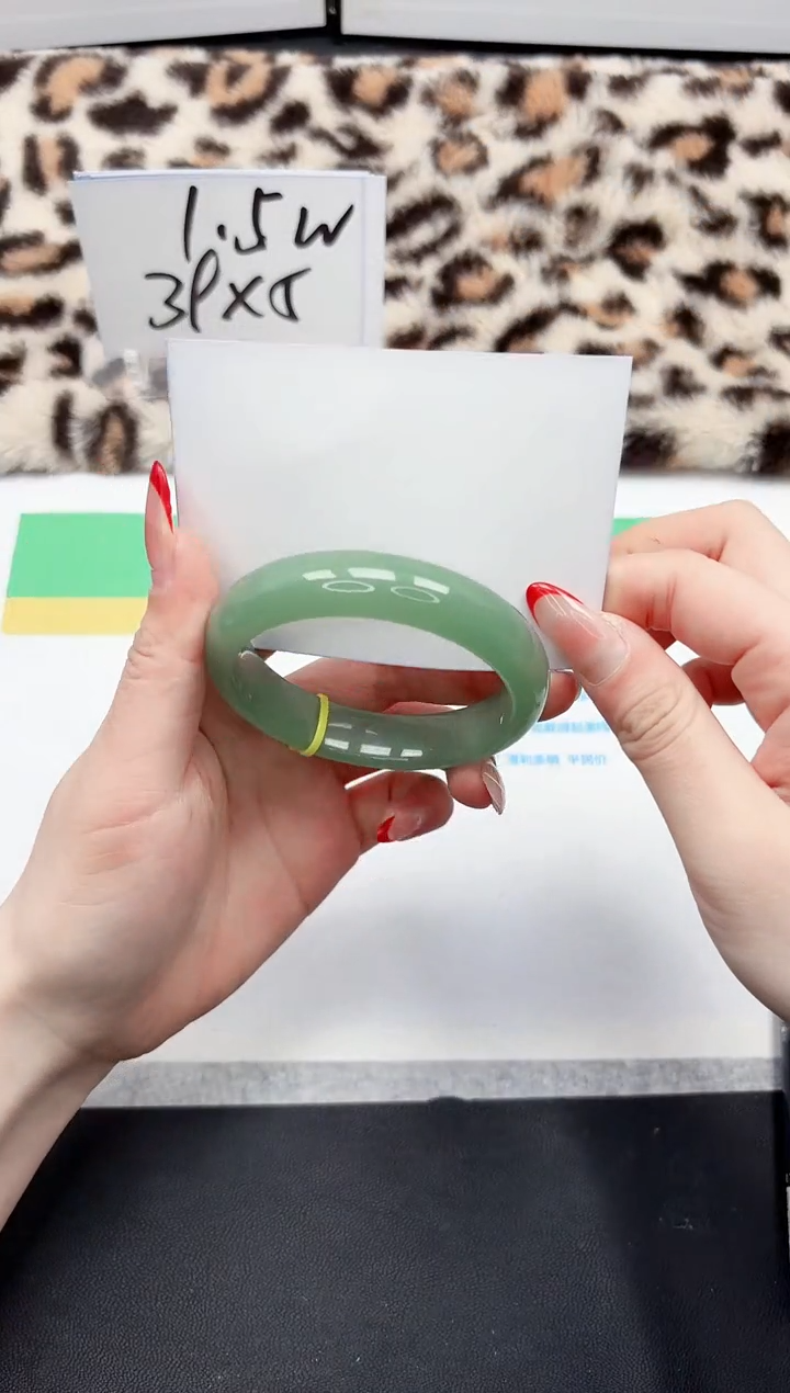 【闪购商品】石英质玉手镯未镶嵌136-58