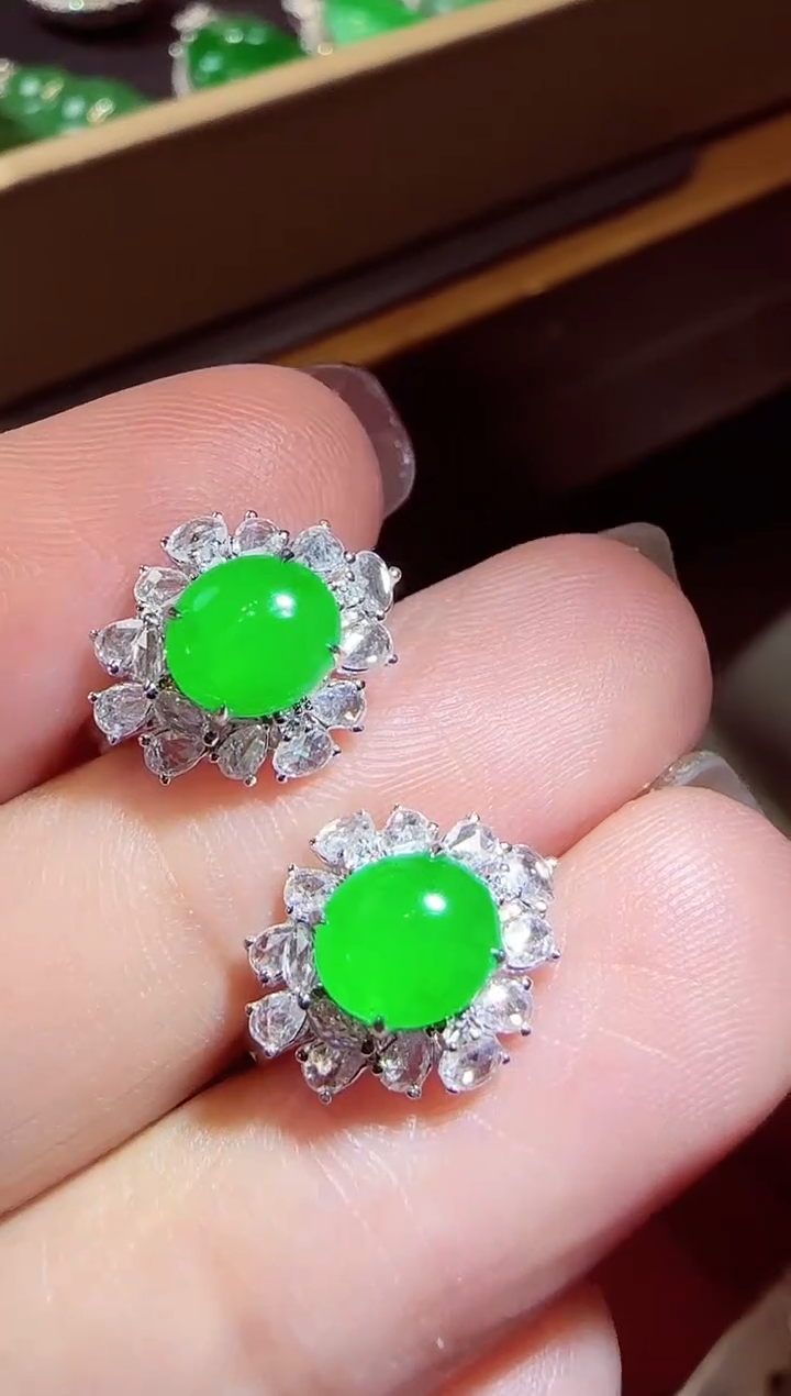 【闪购商品】翡翠耳饰18K金镶嵌蛋面