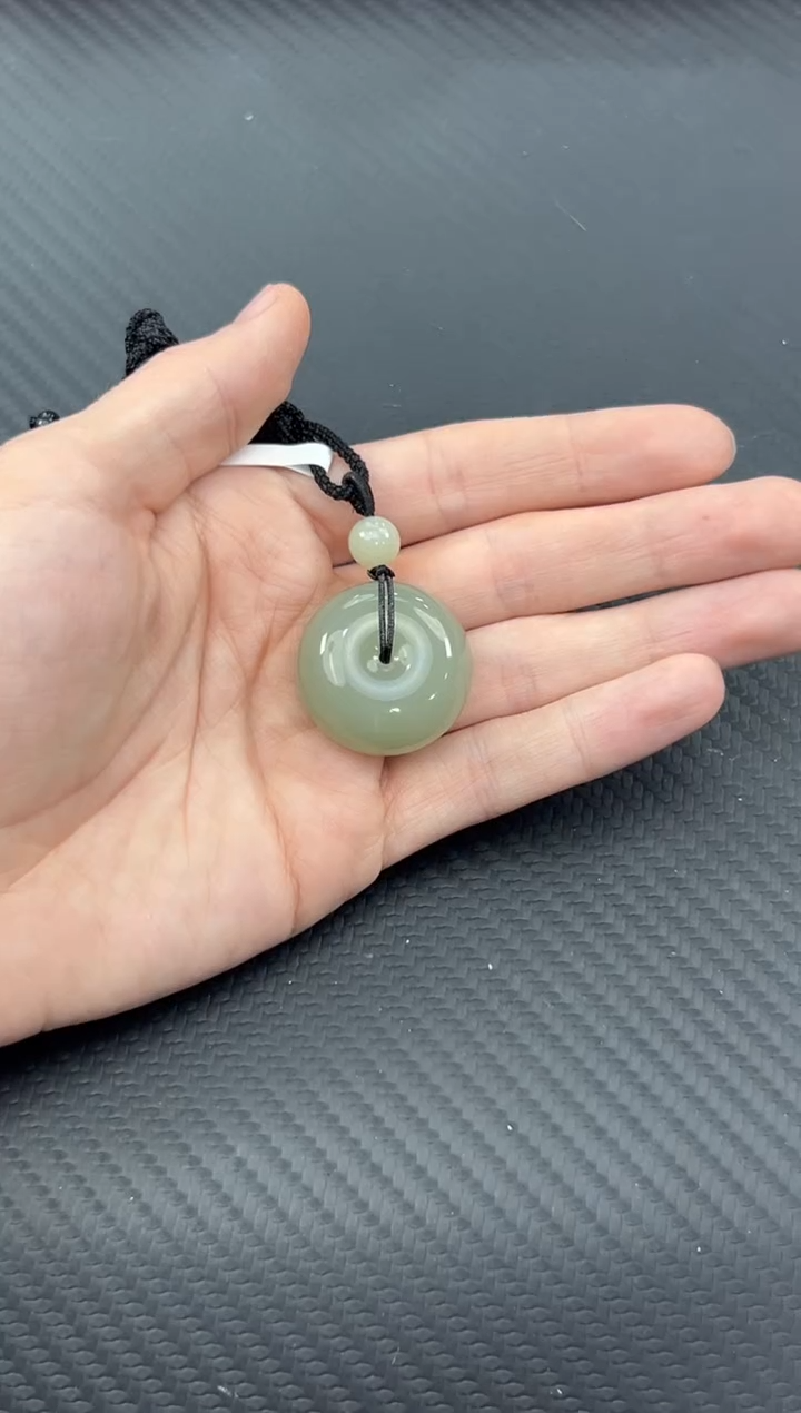 【闪购商品】和田玉吊坠(赠链)未镶嵌且末微色差近矿平安扣