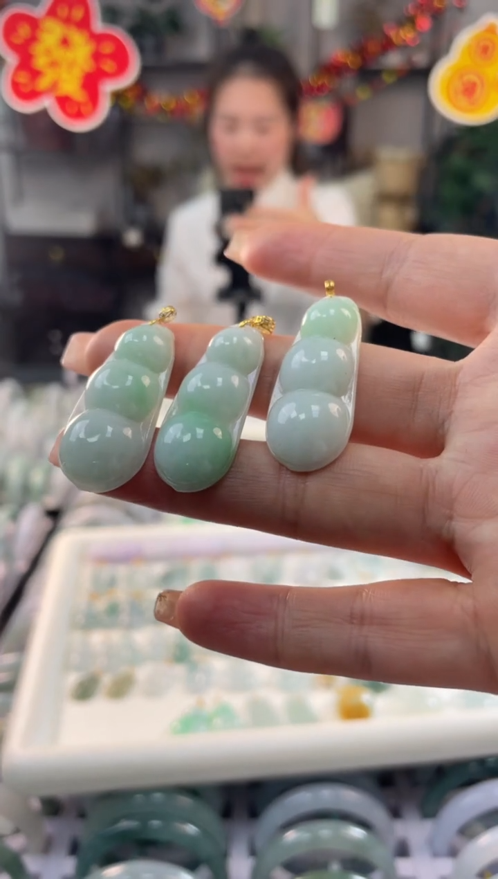 【闪购商品】翡翠吊坠(不含链)18K金镶嵌多样性发货 发一件
