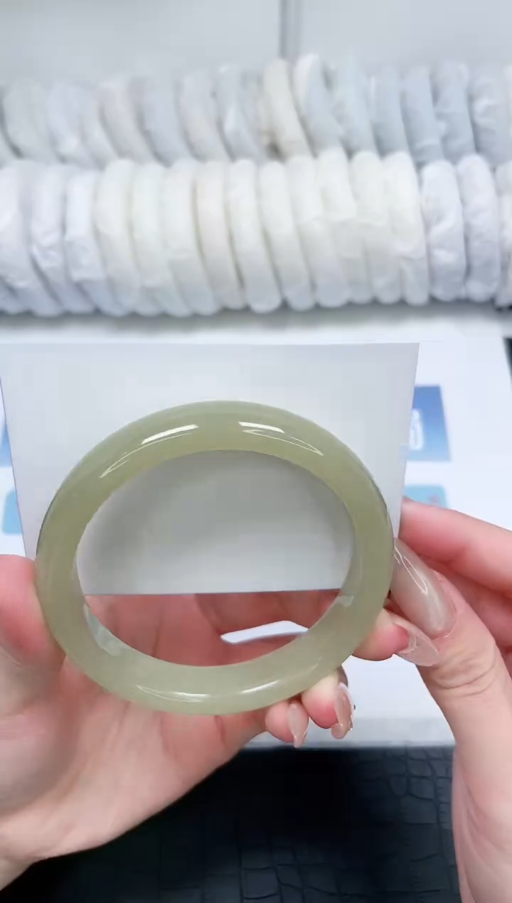 【闪购商品】石英质玉手镯未镶嵌O67-64.7