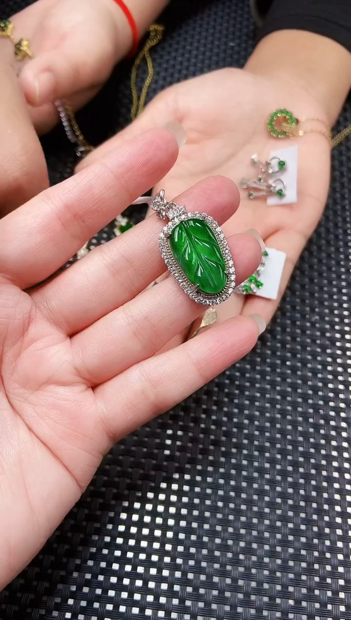 【闪购商品】翡翠吊坠(不含链)未镶嵌111111111