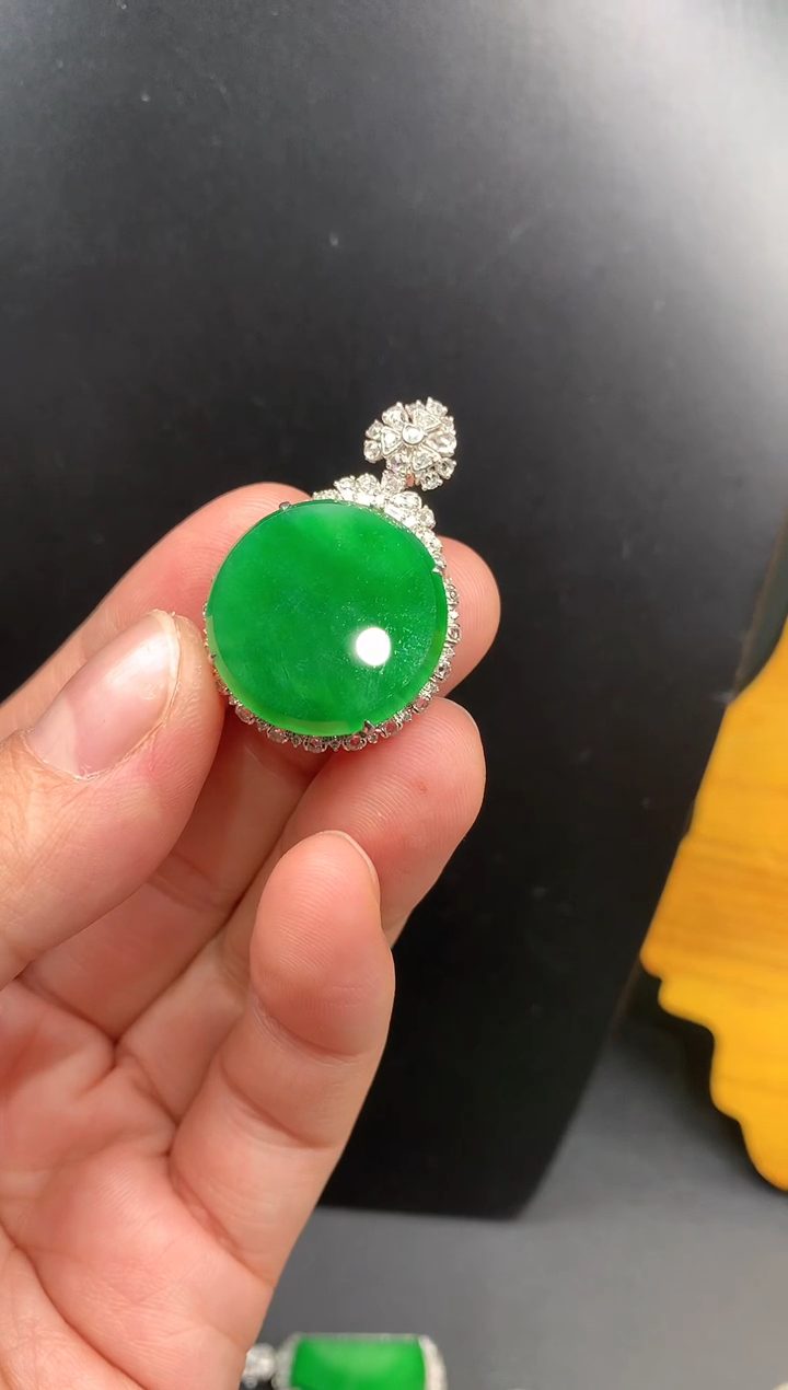 【闪购商品】翡翠颈饰18K金镶嵌无事圆牌