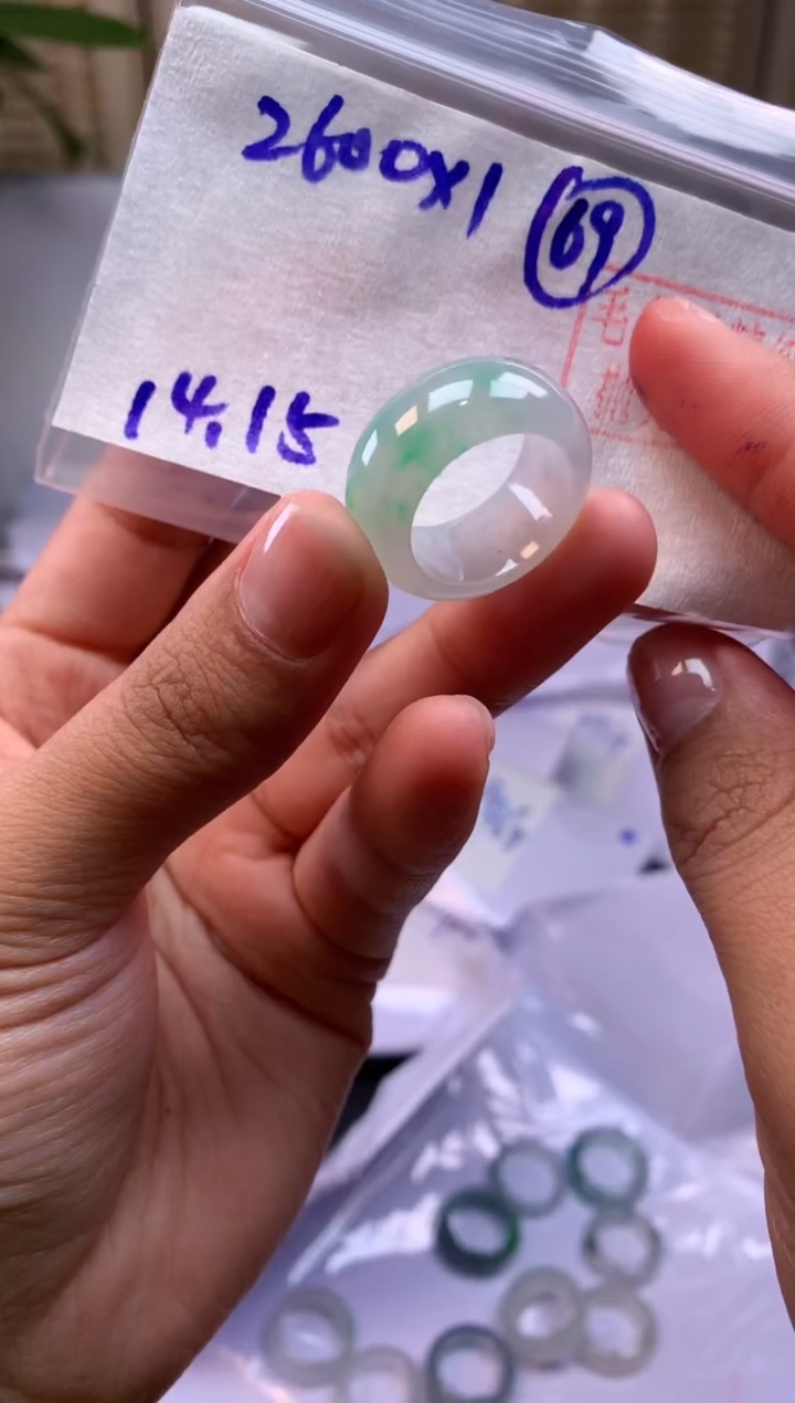 【闪购商品】定制翡翠未镶嵌戒圈#2600元-毛货需精细抛光