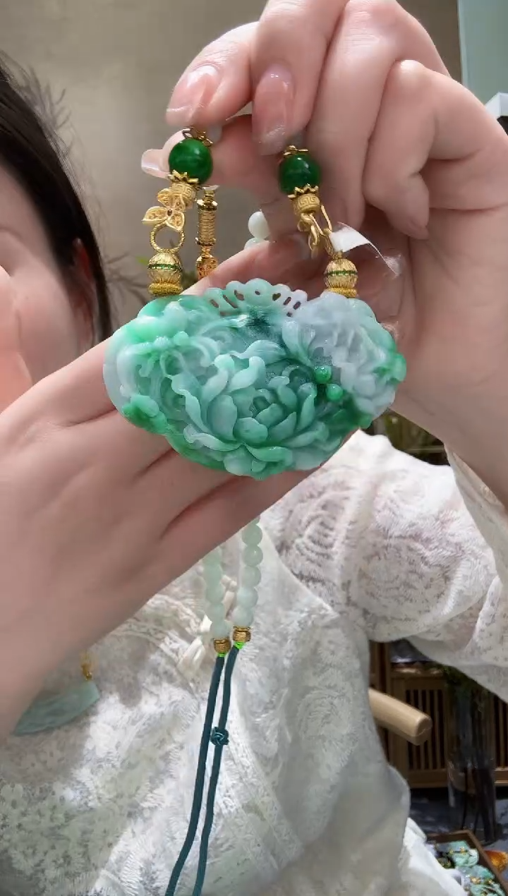 【闪购商品】翡翠未镶嵌颈饰吊坠