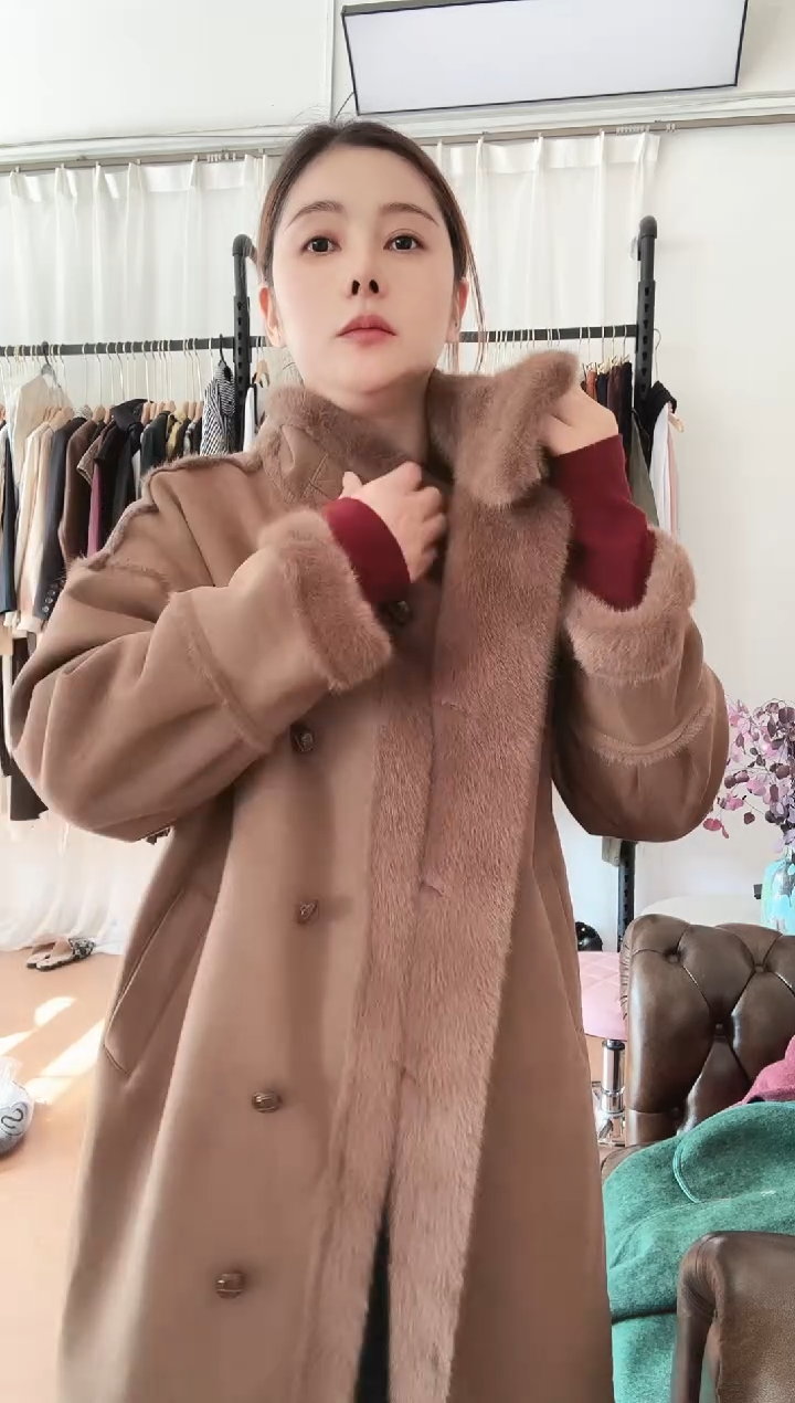 皮毛一体长款外套