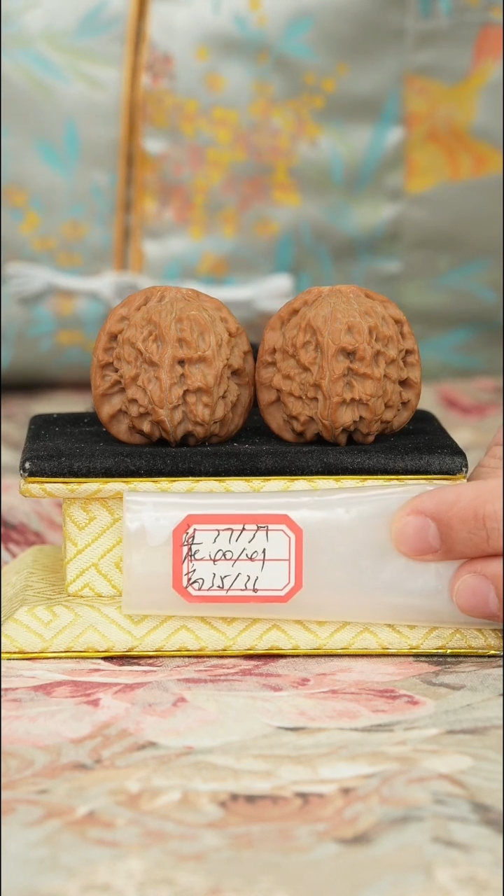 【闪购商品】文玩核桃把件白狮子