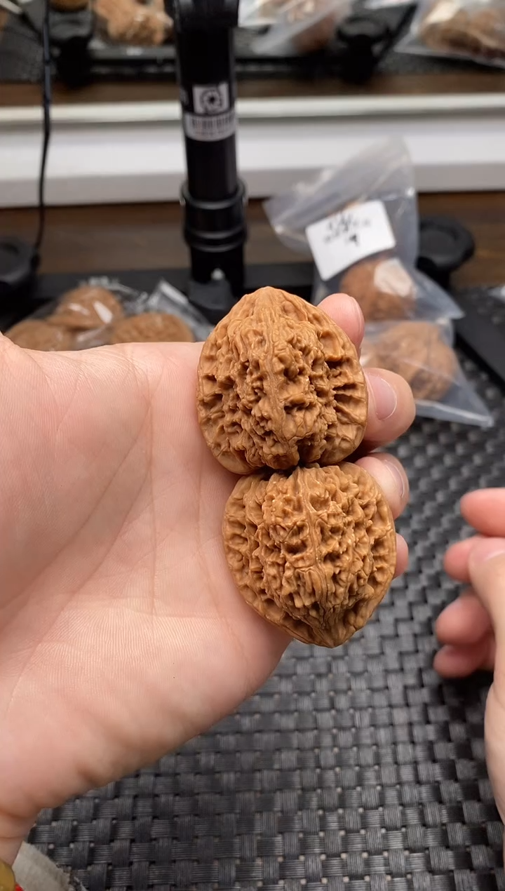 把件文玩核桃全品红皮三角南疆石38尺