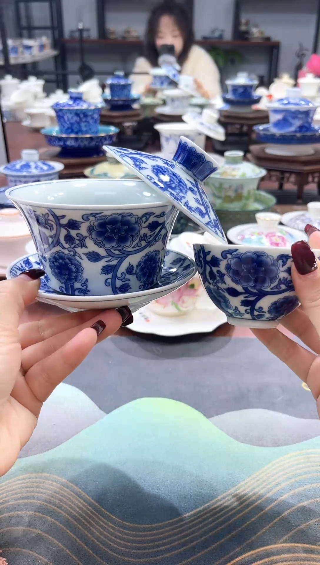 【闪购商品】320仿古釉下彩青花缠枝莲盖碗+2杯