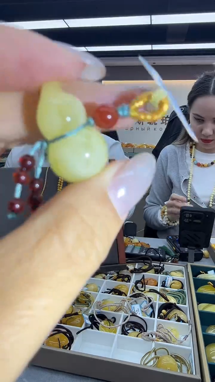 琥珀颈饰未镶嵌261秒拍号 假一罚三 