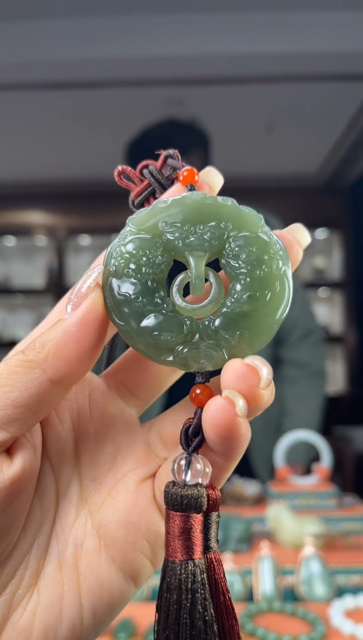 颈饰未镶嵌和田玉佩佩