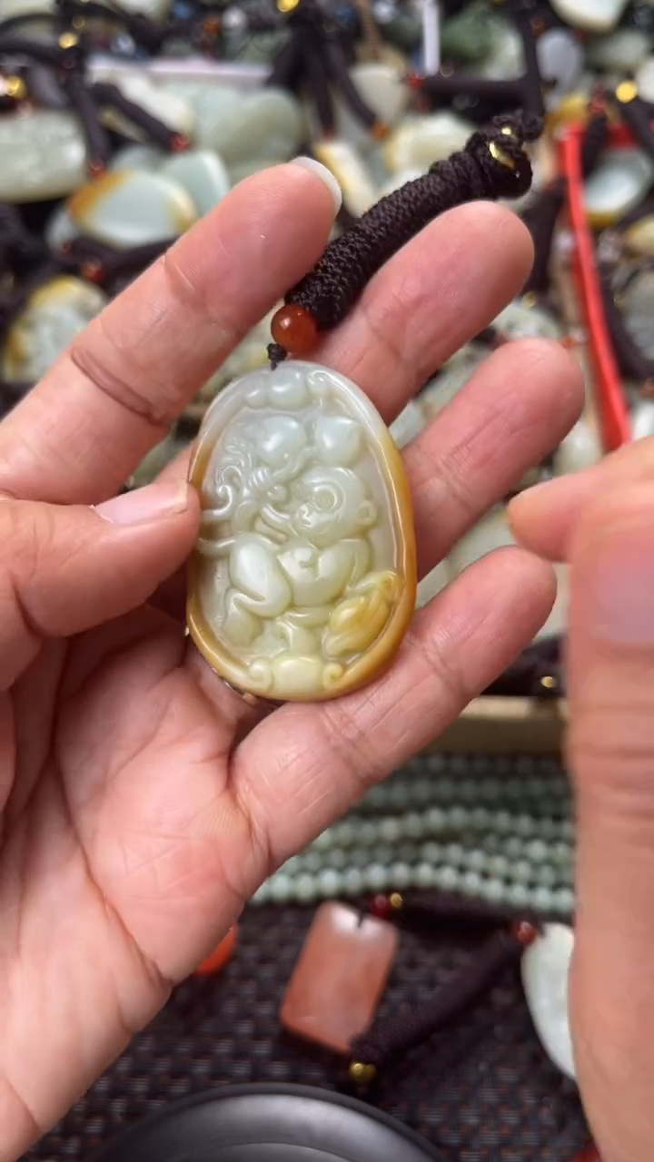 【闪购商品】和田玉颈饰未镶嵌多样性发货没有证书拍一发一有瑕