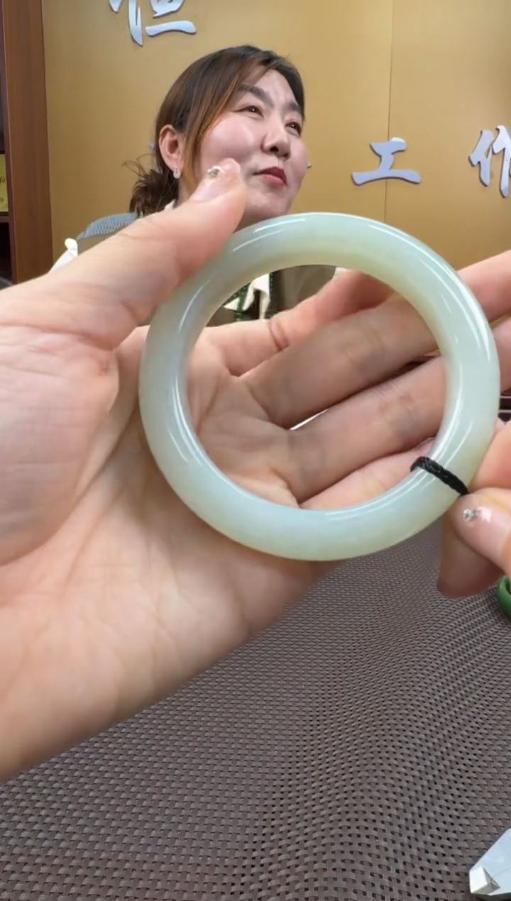 【闪购商品】和田玉手镯未镶嵌58