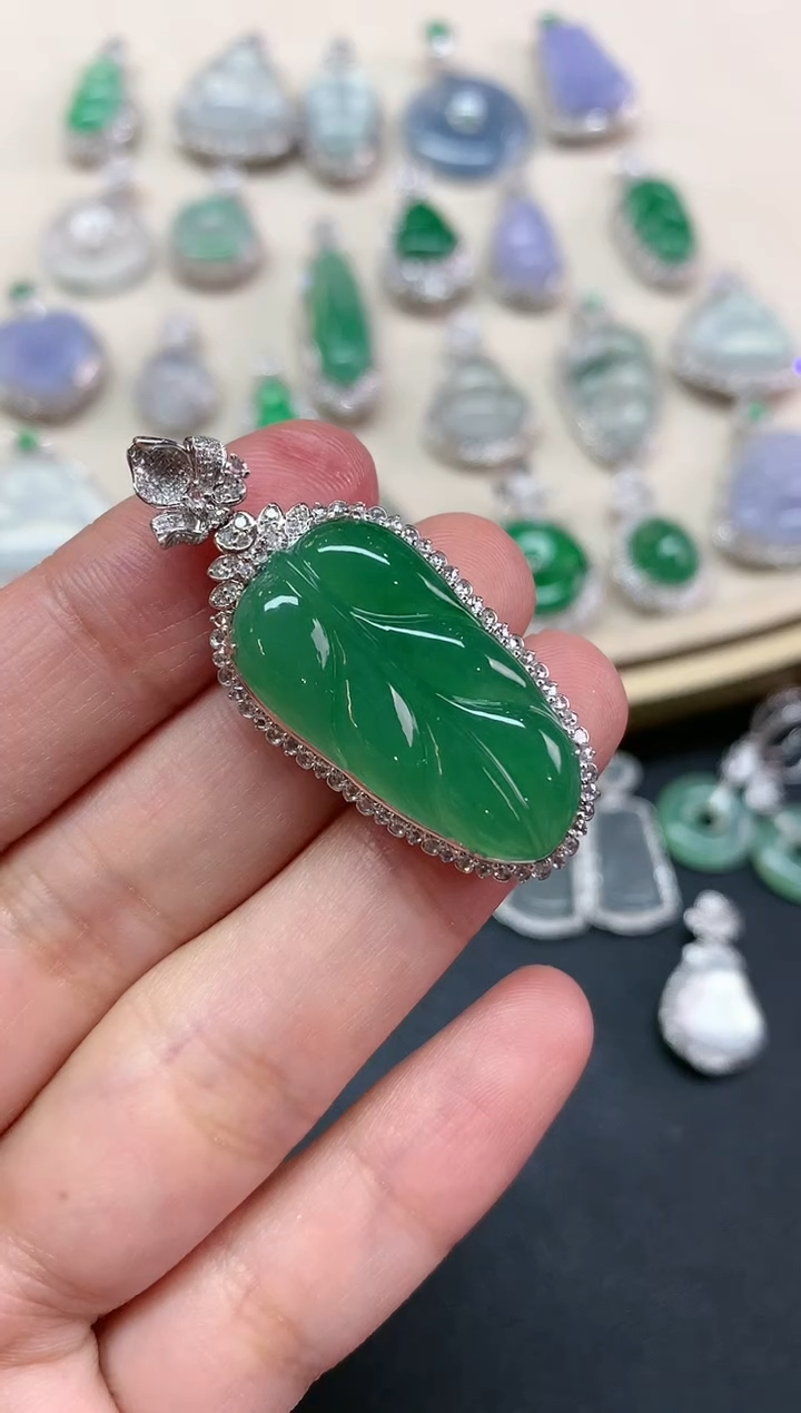 【闪购商品】翡翠吊坠(不含链)18K金镶嵌Q23|16800