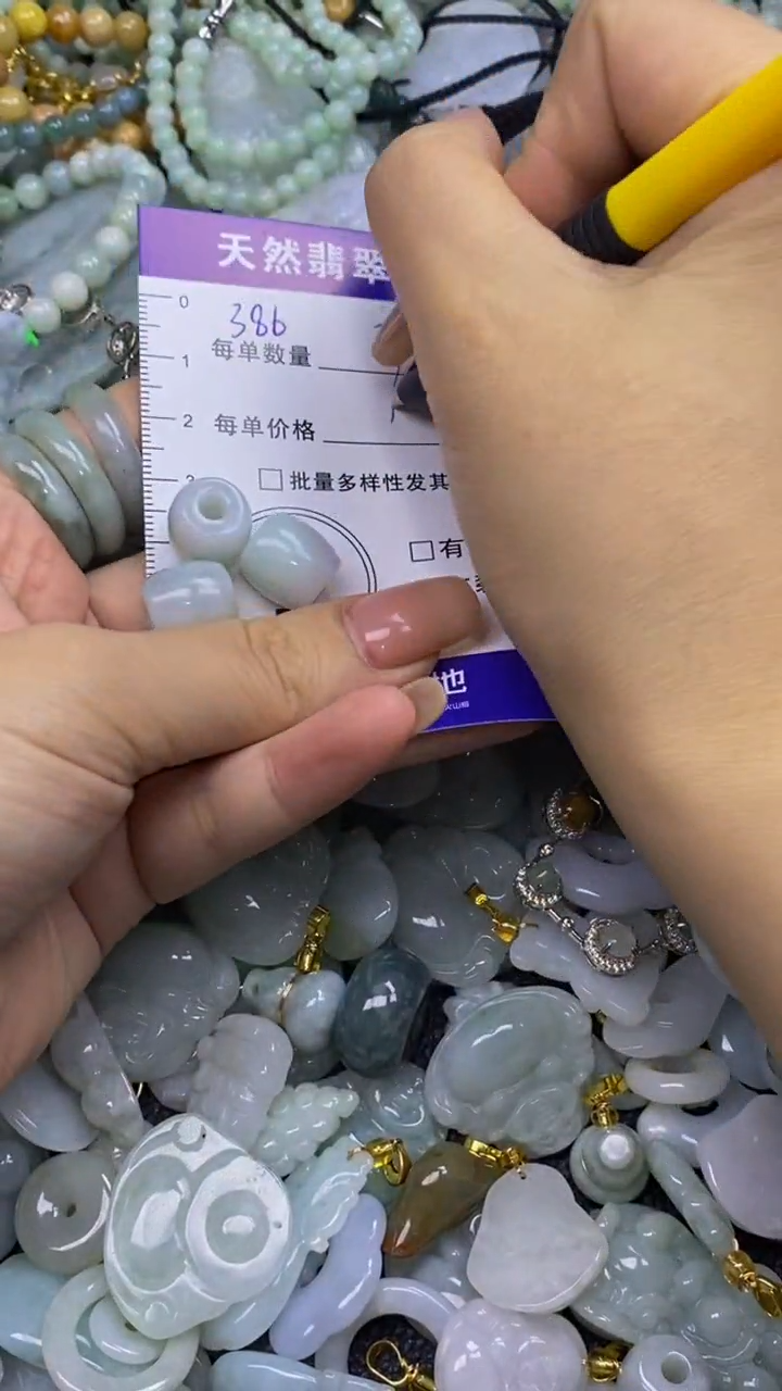 翡翠未镶嵌颈饰天然翡翠A货吊坠批量多样性发其一