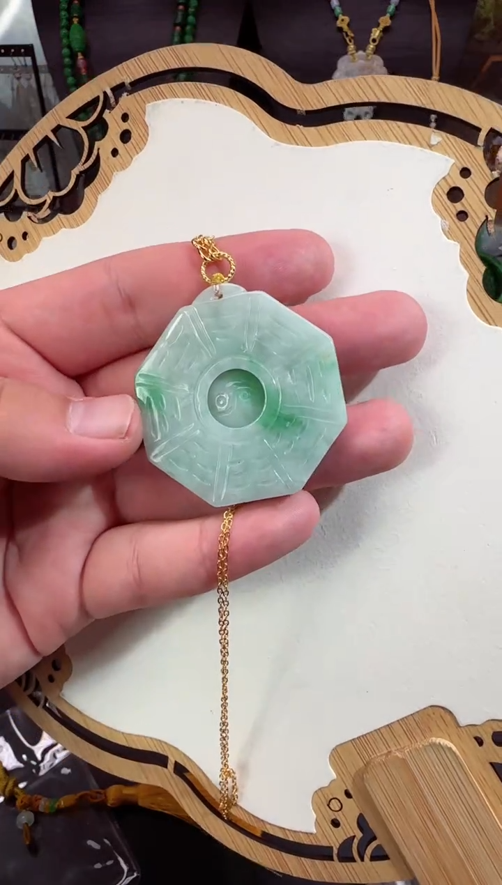 【闪购商品】翡翠颈饰未镶嵌牌子