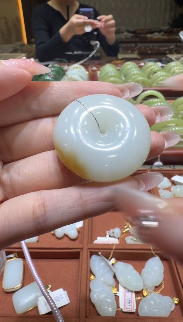 颈饰未镶嵌和田玉挂件