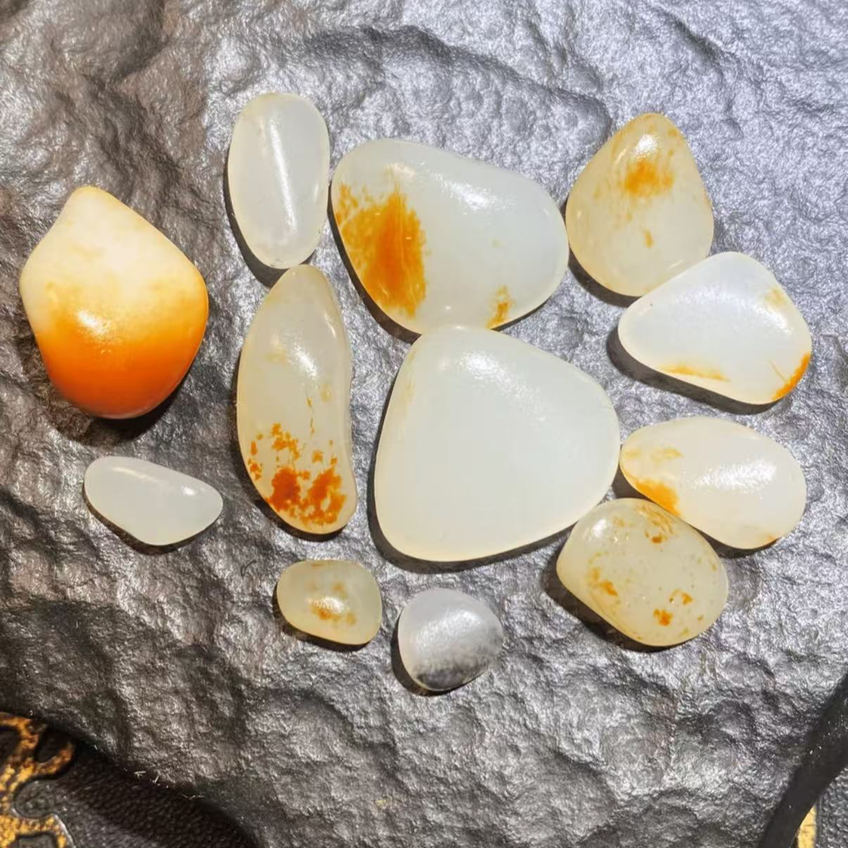 新疆原石手把件美观实用可作盆景石