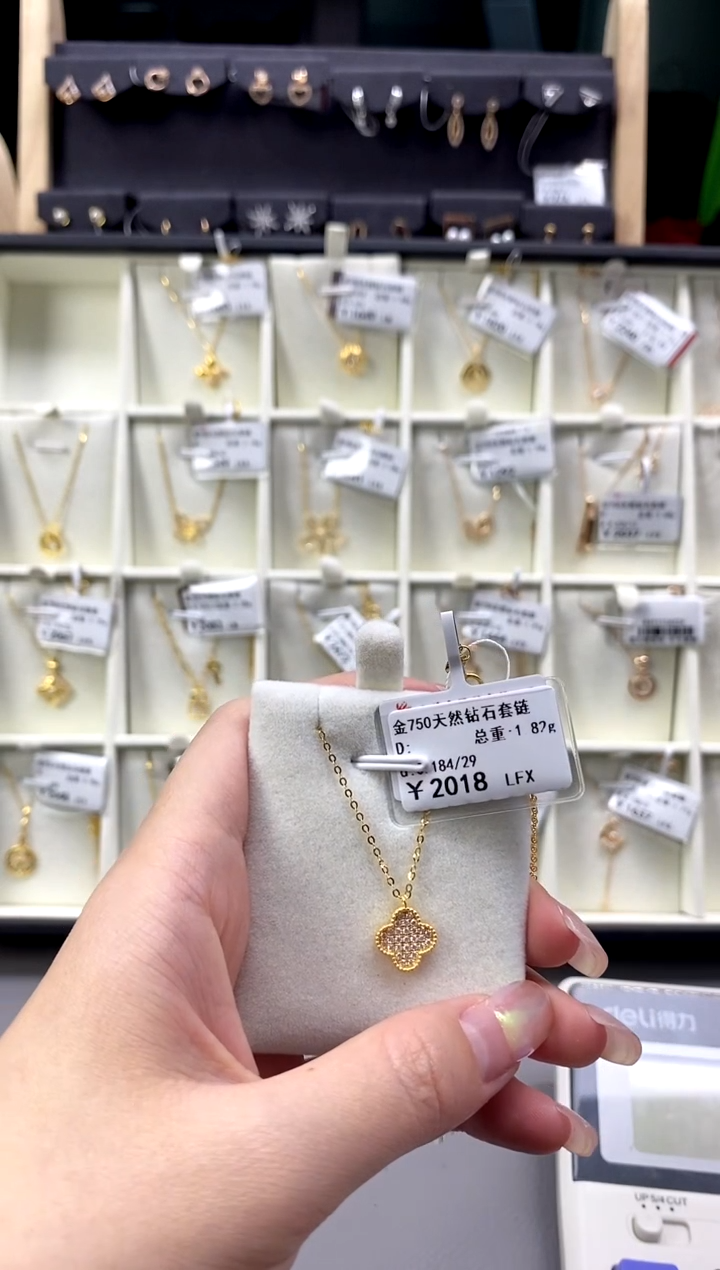 【闪购商品】钻石颈饰18K金镶嵌时尚款标签损坏不退不换