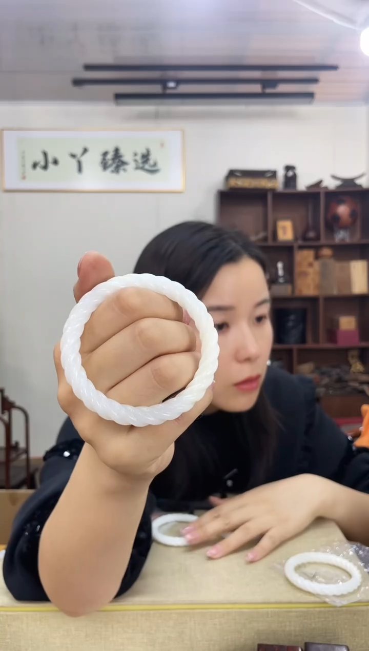 乌木类沒*恼787白色塑料镯子56圈口木木木