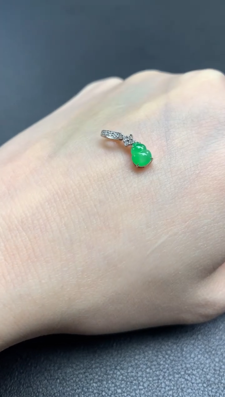 【闪购商品】翡翠吊坠(不含链)18K金镶嵌吊坠|980