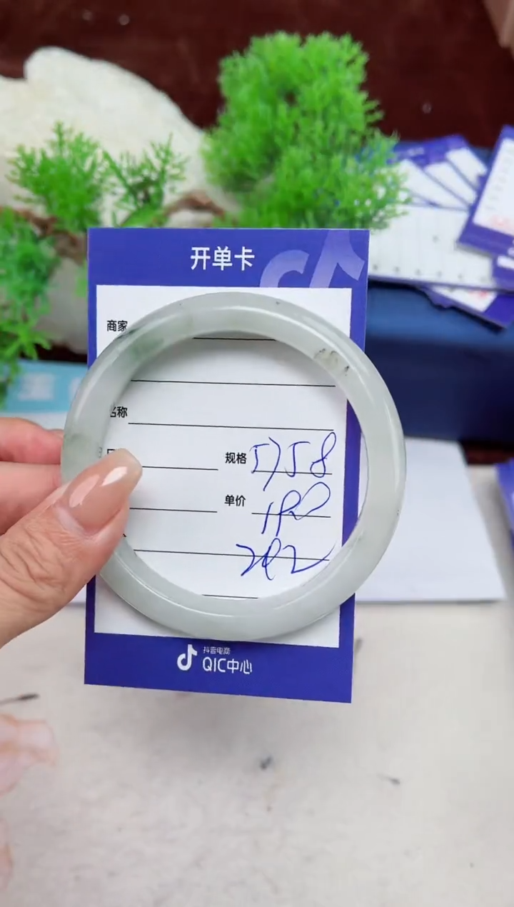【闪购商品】石英质玉手镯未镶嵌242