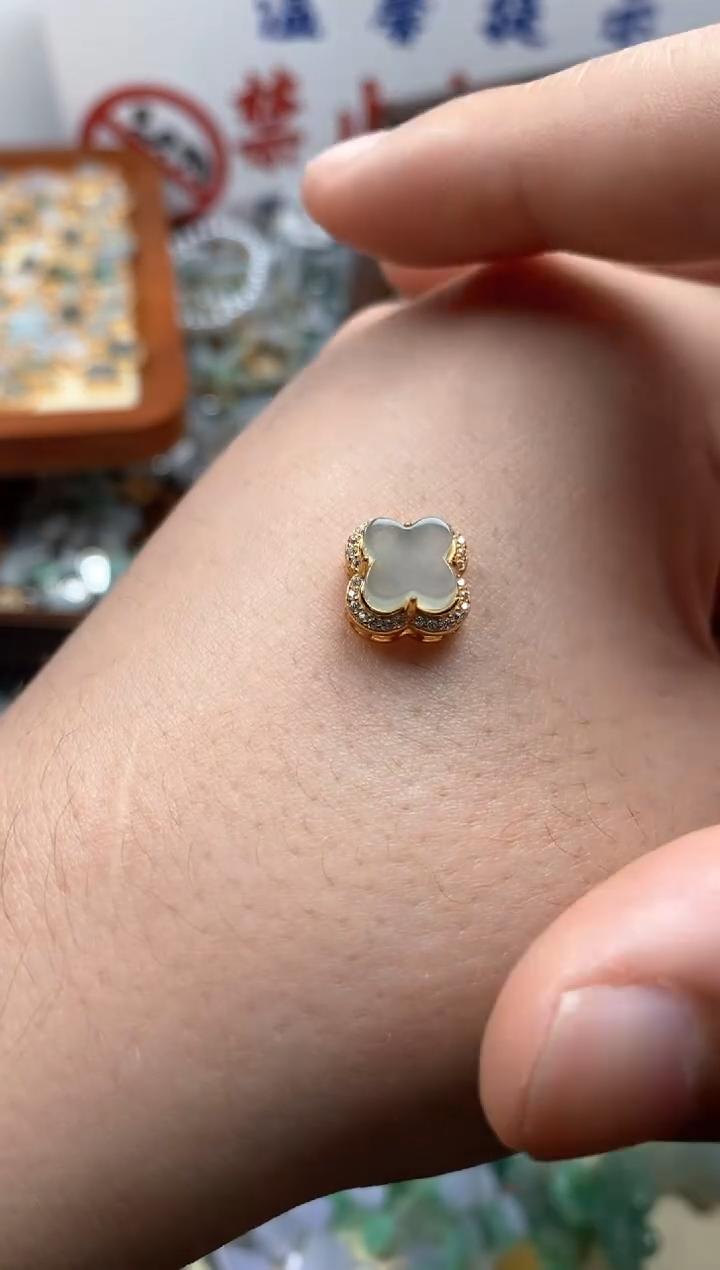 【闪购商品】翡翠颈饰未镶嵌哥哥