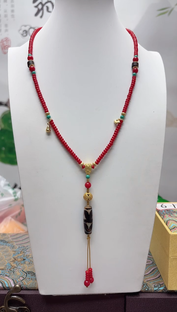 高货红色牙牙多宝项饰