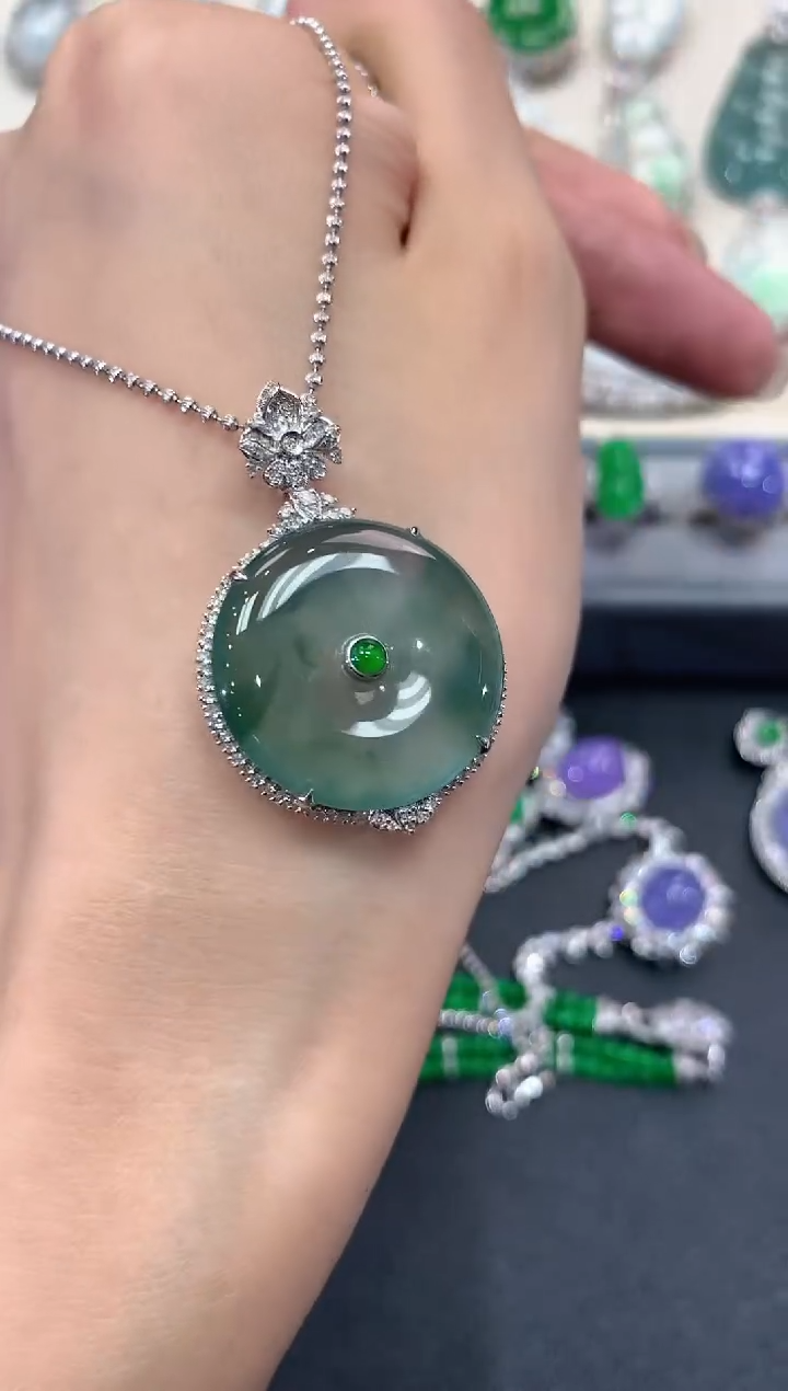 【闪购商品】翡翠吊坠(不含链)18K金镶嵌w63