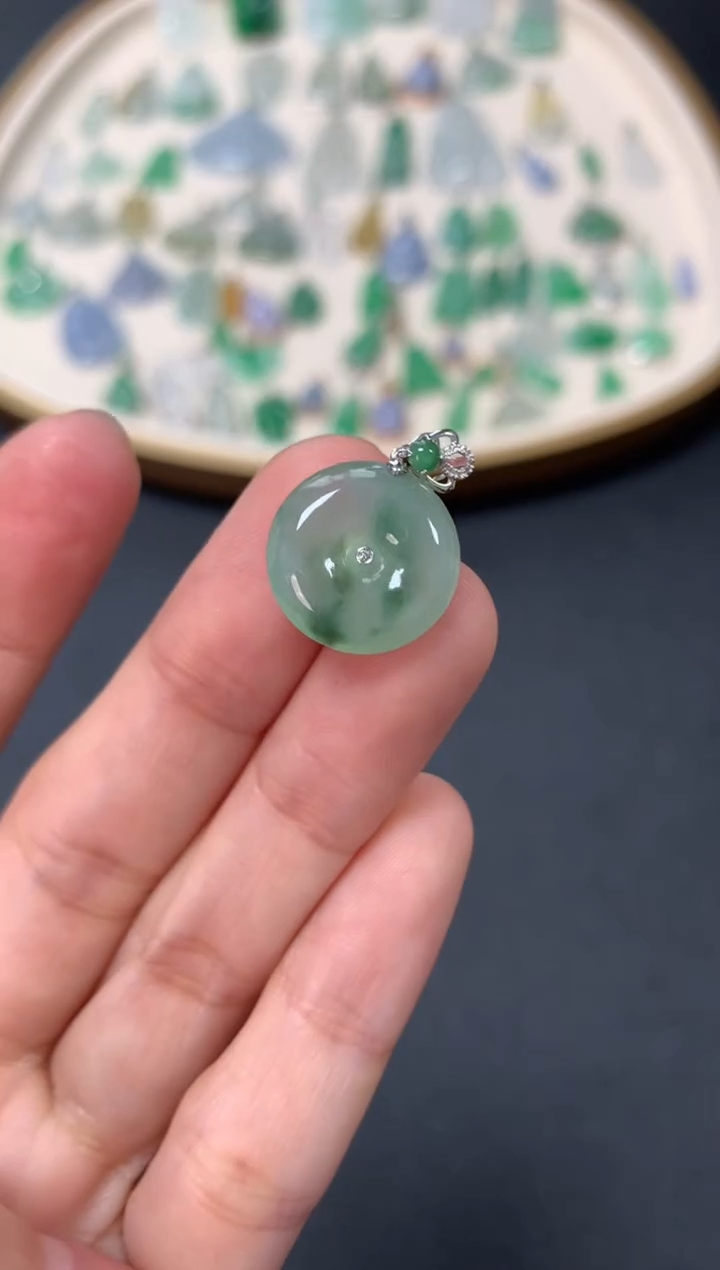 【闪购商品】翡翠吊坠(不含链)18K金镶嵌1200