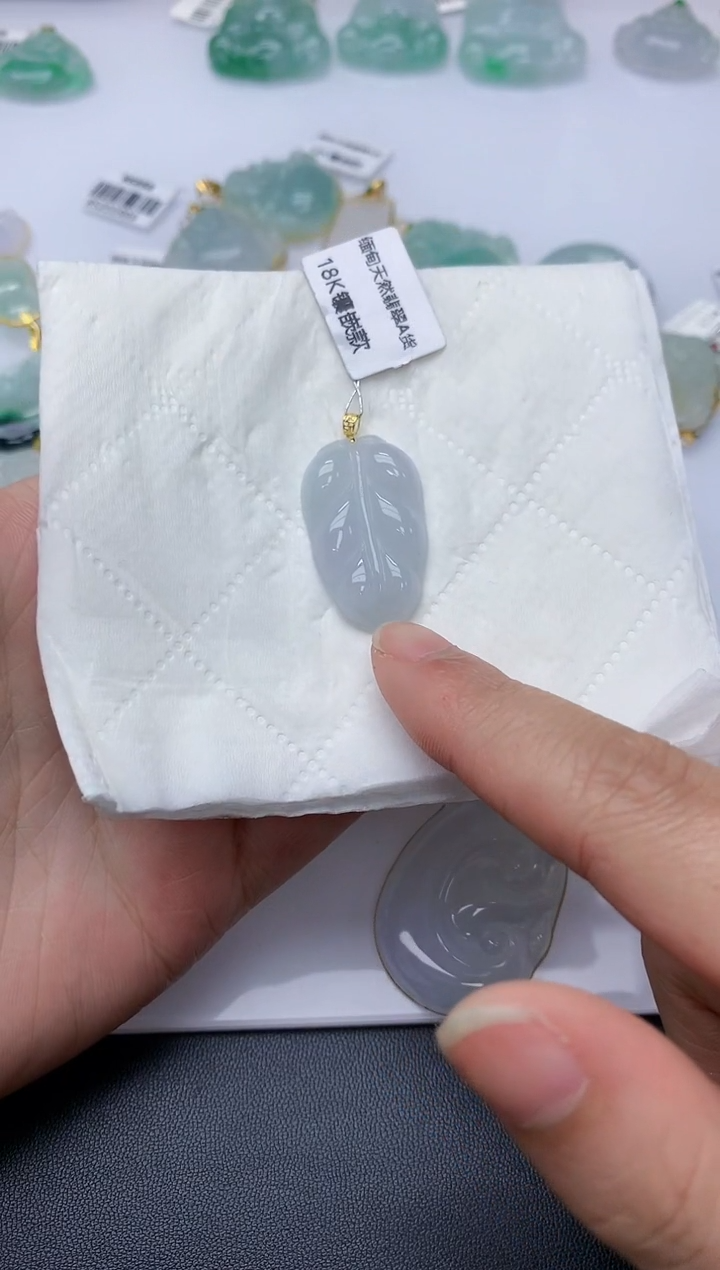 颈饰18K金镶嵌翡翠天然A货