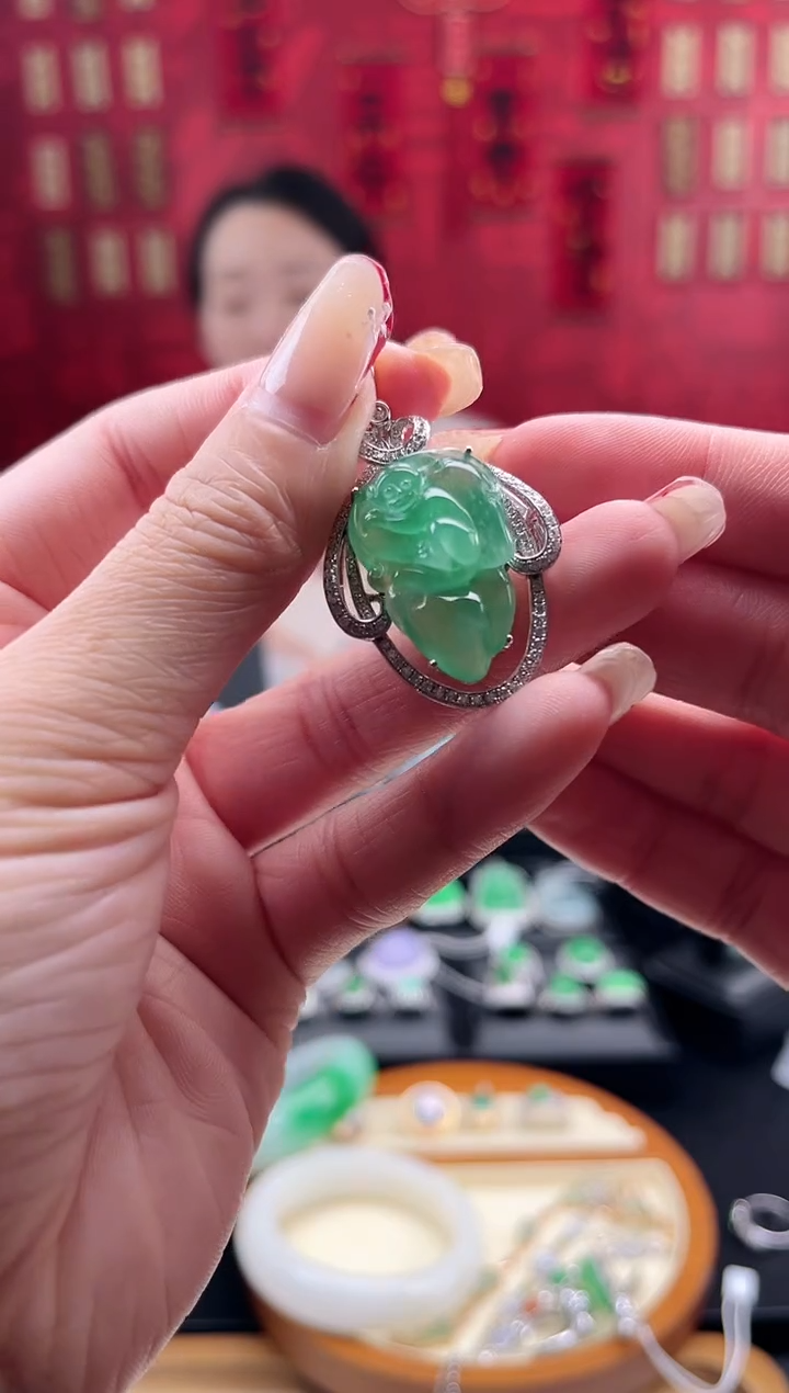 【闪购商品】翡翠颈饰18K金镶嵌吊坠