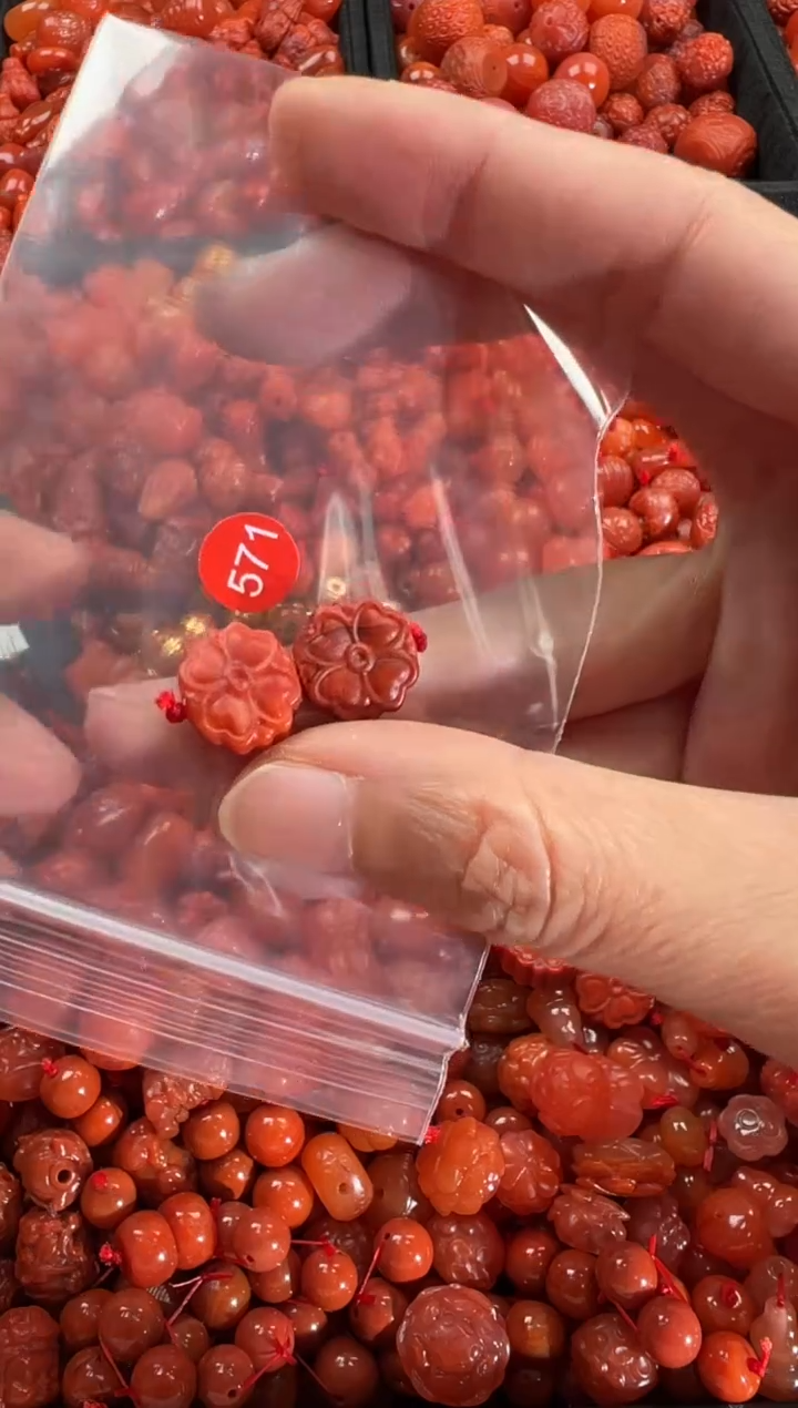 【闪购商品】南红玛瑙颈饰未镶嵌1