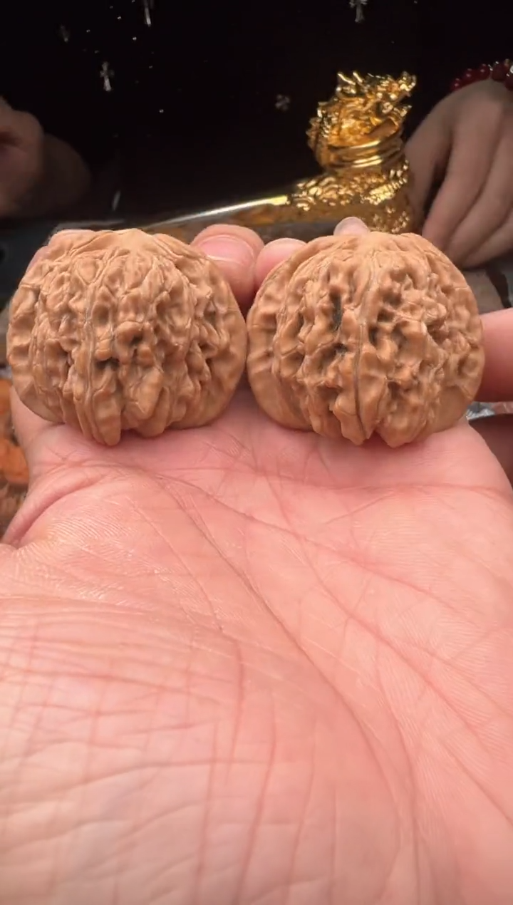 【闪购商品】桃核把件45左右尺寸白茬四座楼随机发一对