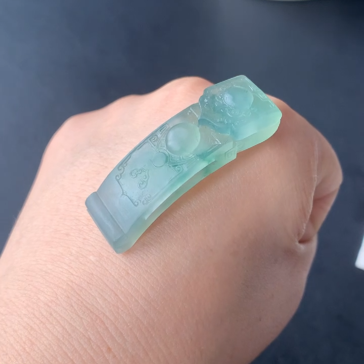 缅甸天然定制翡翠吊坠挂件