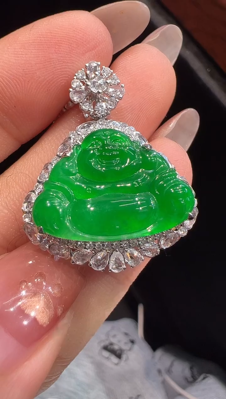 颈饰18K金镶嵌翡翠吊坠